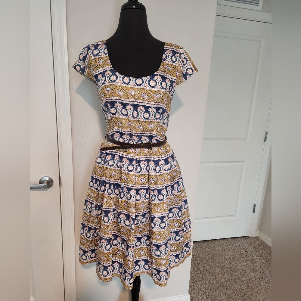 Chic Patterned Women's Skirt Set